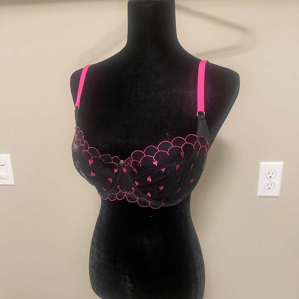 Adore Me bra 34DD, with matching panties (M) NWT